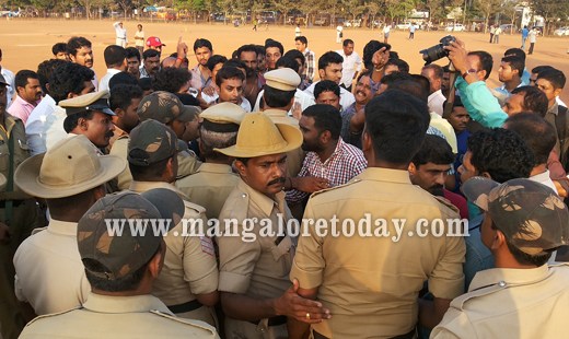 Suvarna News Mega Fight in Mangalore